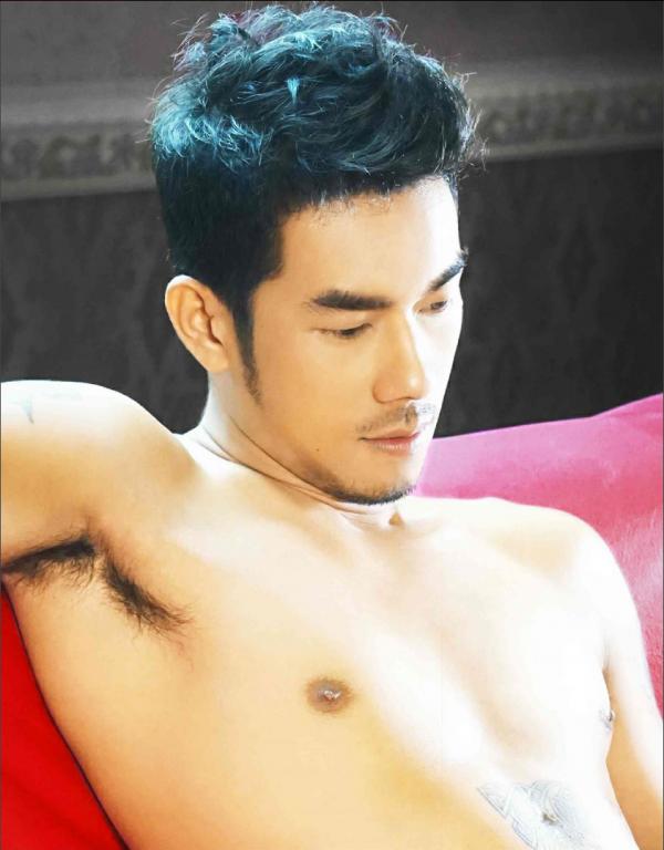 MAN-OMG-3---Guy-On-Hot-Street